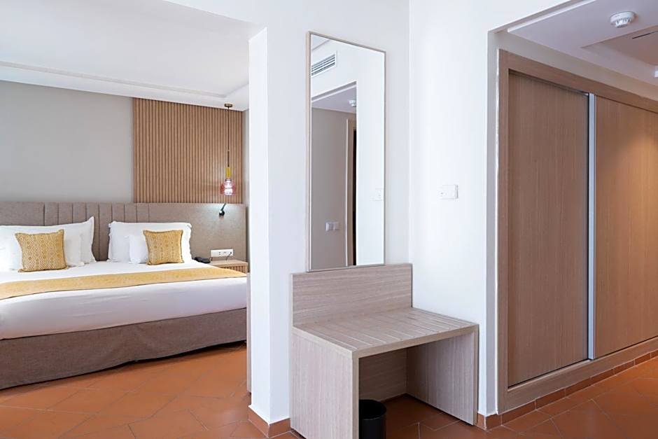 Photo 1 of 4 of Prestige 1 King Bed Suite, Sea View