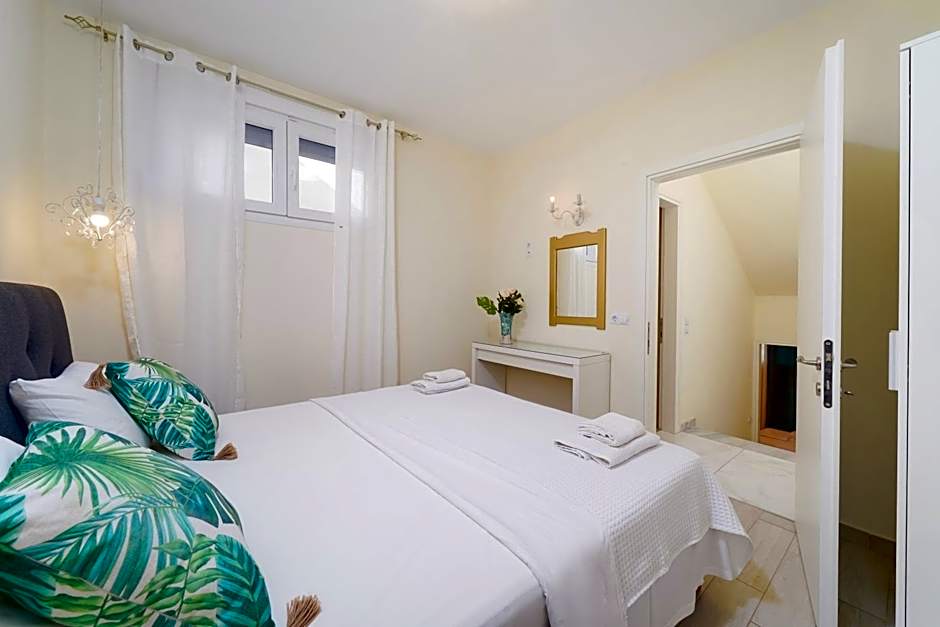 INROY SEA VIEW APARTMENTS