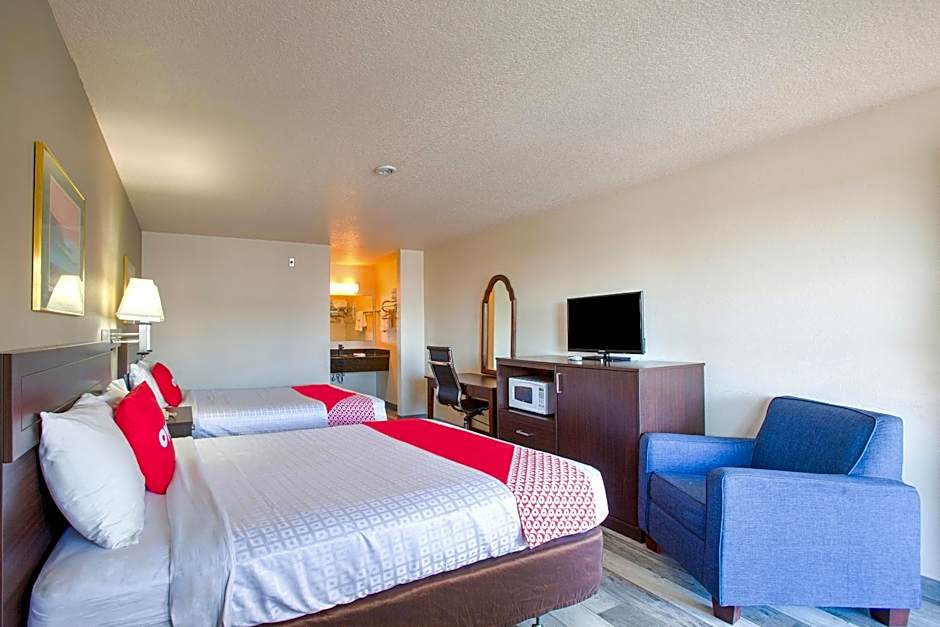 OYO Woodland Hotel and Suites