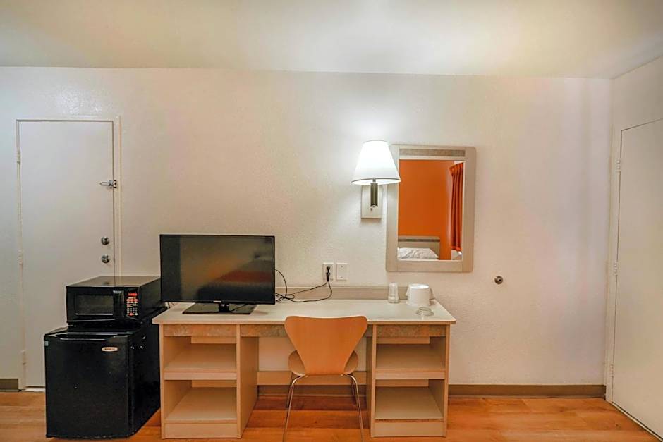 Motel 6-Huntsville, TX