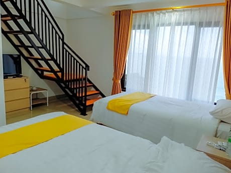 Deluxe Twin Room with Balcony