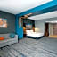 La Quinta Inn & Suites by Wyndham Louisville East