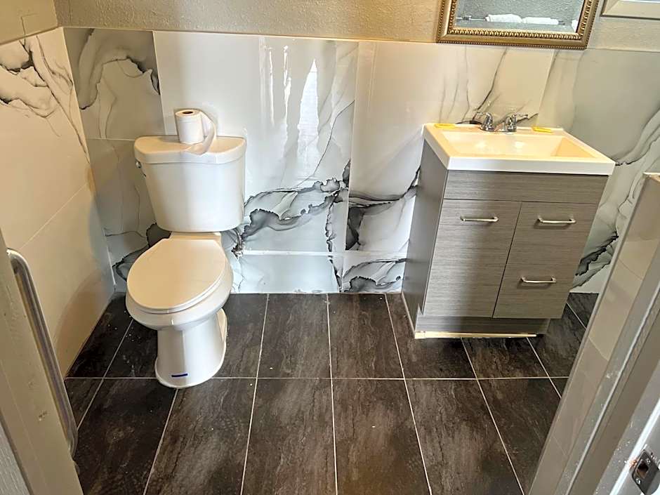 Miami Inn & Suites