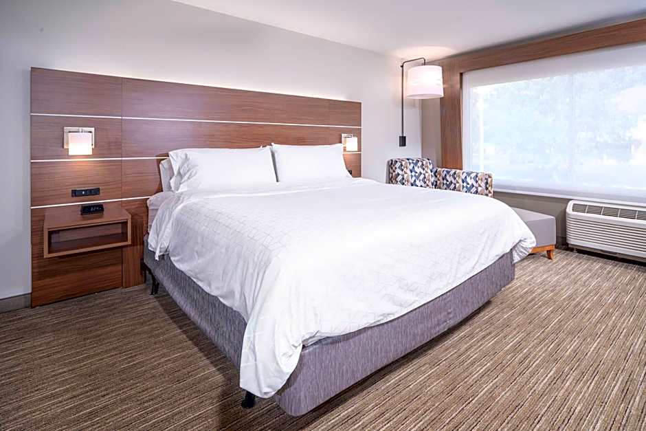 Holiday Inn Express & Suites Brevard - City Center By IHG