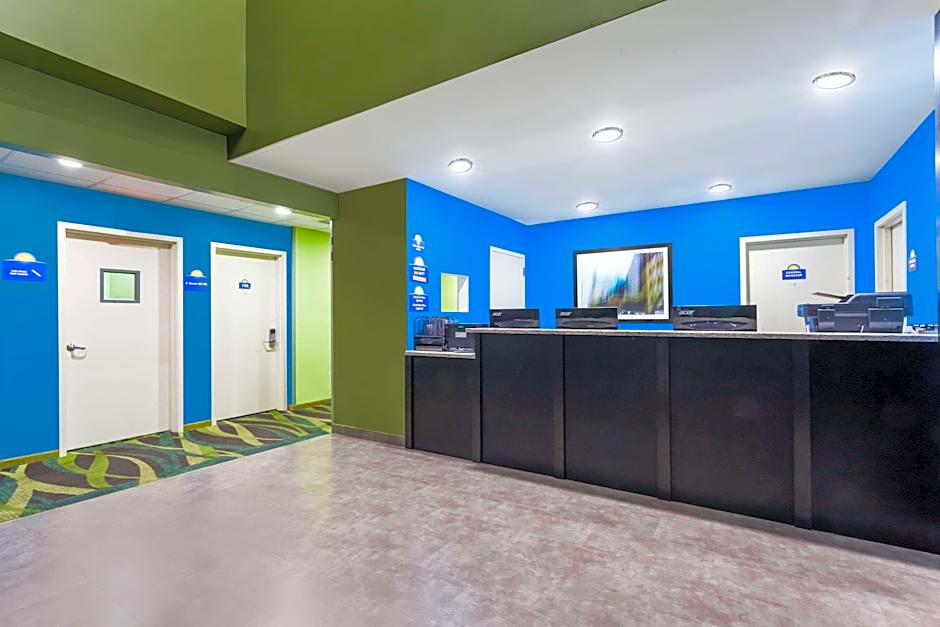 Days Inn & Suites by Wyndham Jamaica JFK Airport