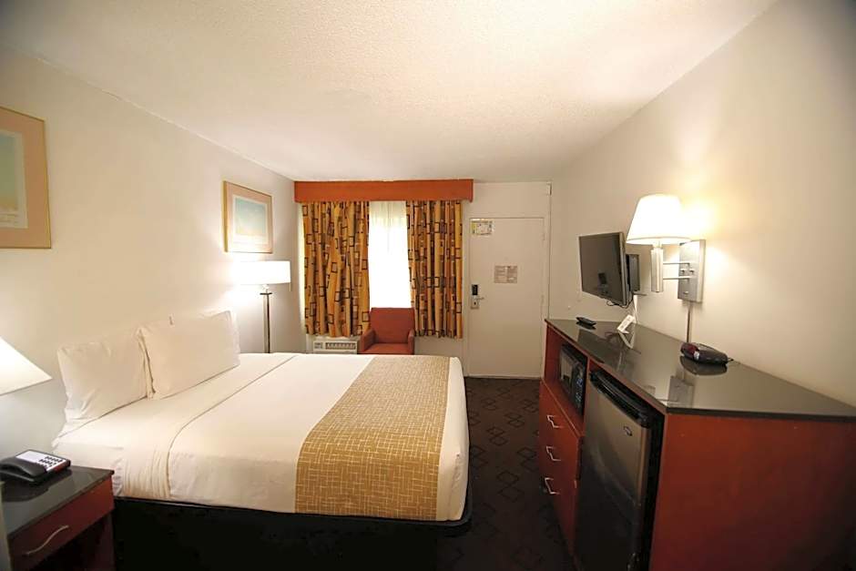 Travelodge by Wyndham Burbank-Glendale