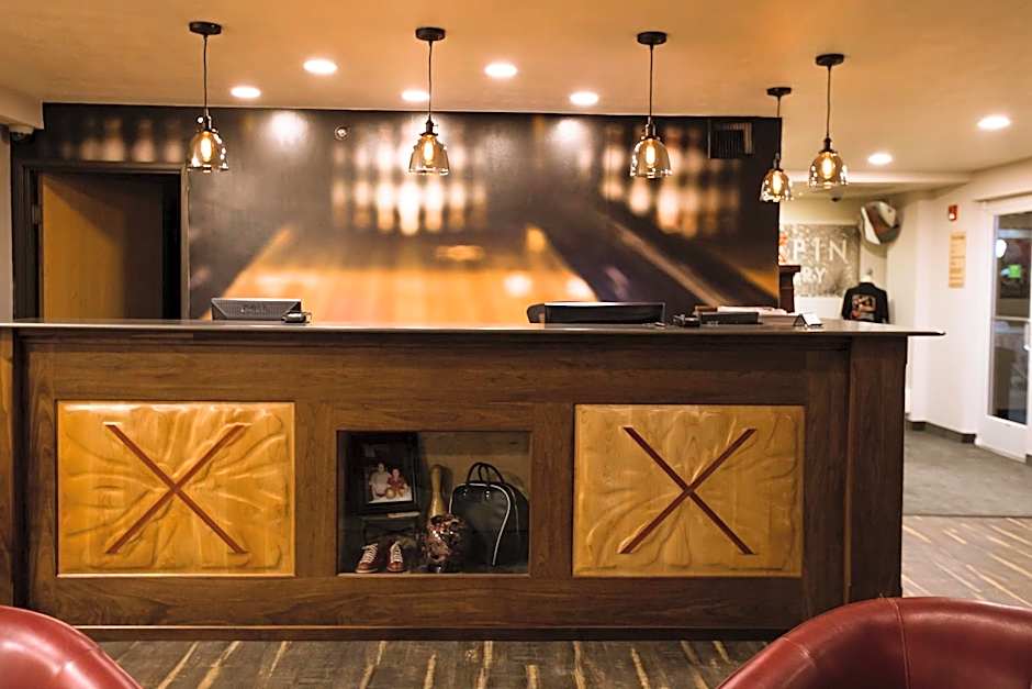 Ten Pin Inn & Suites