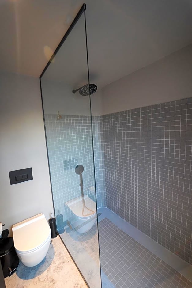 Icon Beach Suites Hotel Sovalye Island