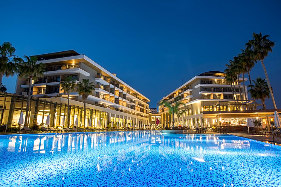 Acanthus and Cennet Barut Collectio