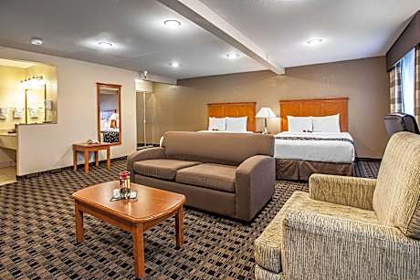 2 Queen Beds, Suite, Nonsmoking