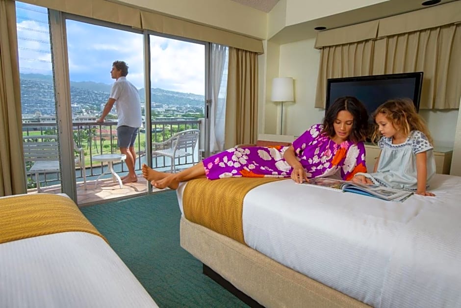 Coconut Waikiki Hotel