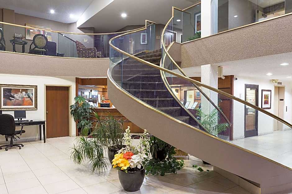 Ramada by Wyndham Bettendorf