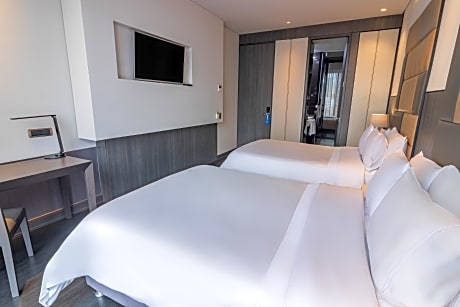 TWIN TWO DOUBLE BEDS