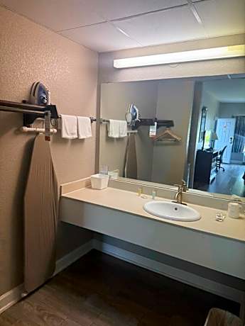 King Studio Suite - Non-Smoking