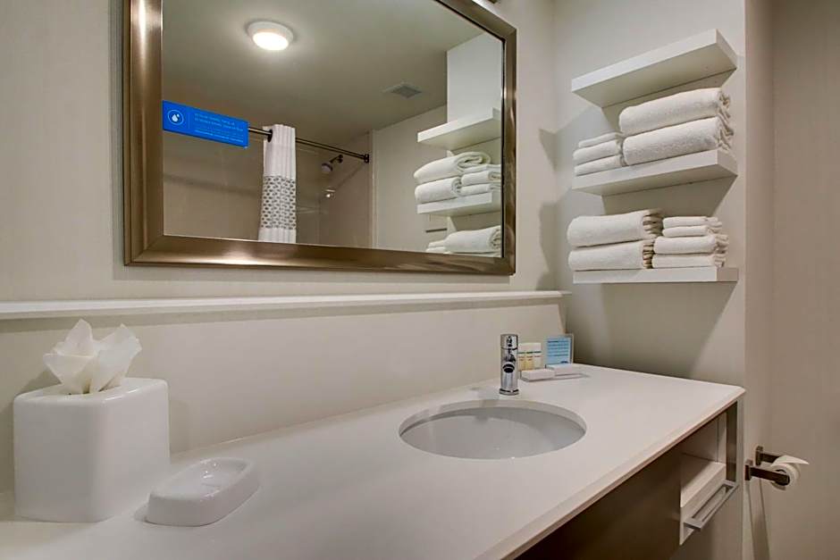 Hampton Inn By Hilton & Suites Milwaukee West