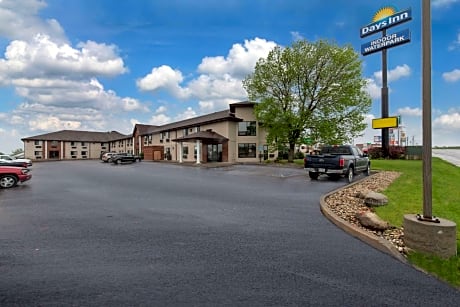 Days Inn by Wyndham Mitchell SD