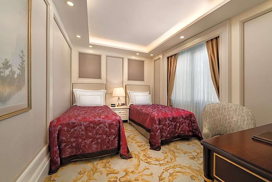 Les Ambassadeurs Hotel Casino&Marina