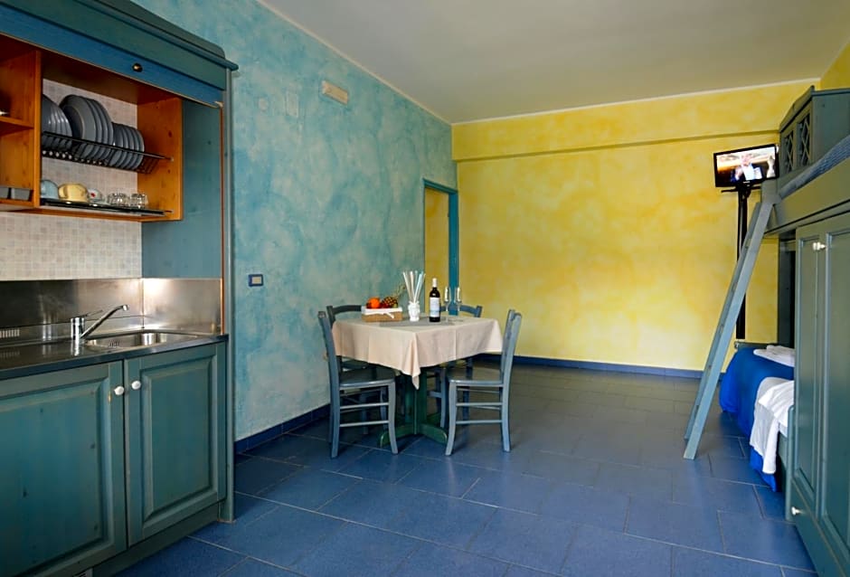 Three-room apartment a stones throw from the sea