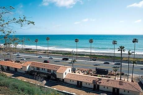 El Caminante Bar & Bungalows