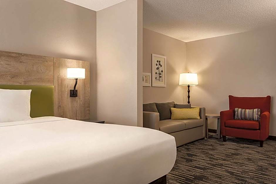 Country Inn & Suites by Radisson, St. Cloud East, MN