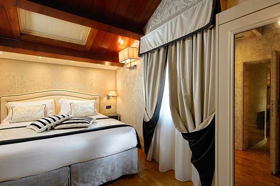 Photo 1 of 6 of Junior Suite