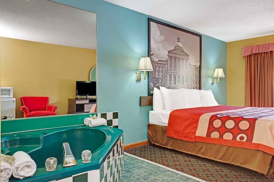 Super 8 by Wyndham Forest Park