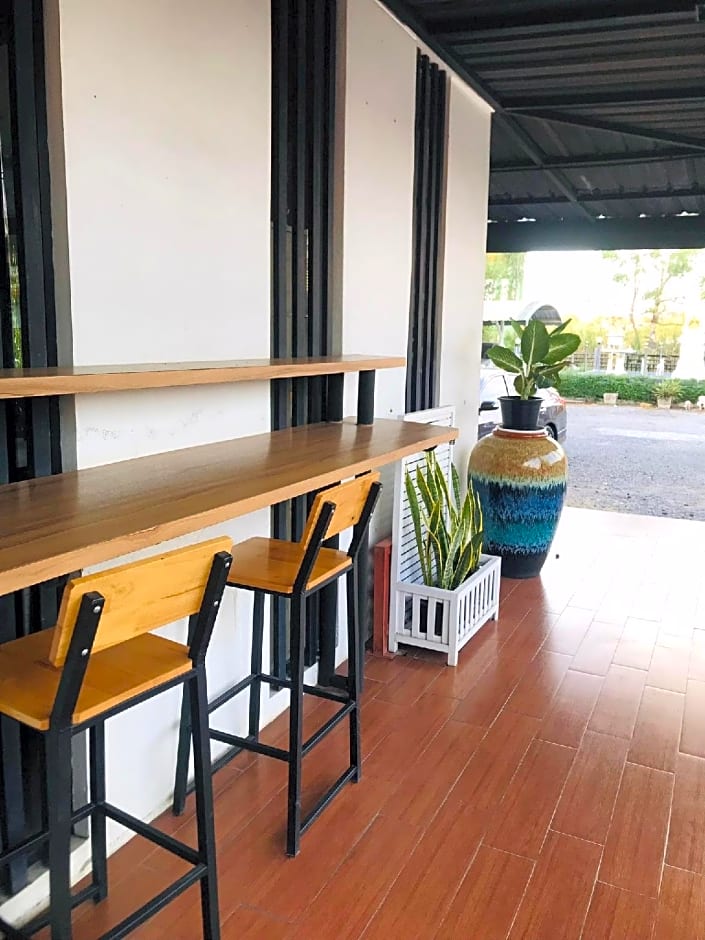 Grand Esie Service Apartment