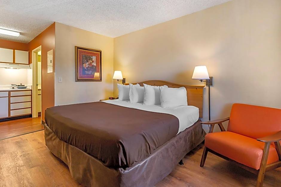 Suburban Studios Albuquerque Uptown