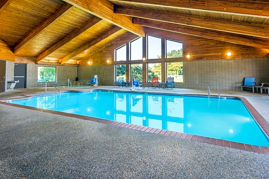 AmericInn by Wyndham Menominee