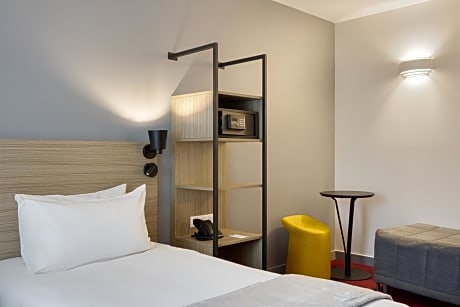 Superior King Room with Single Bed