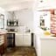 The Wesley by AvantStay Mid-Century Modern Oasis with Pool
