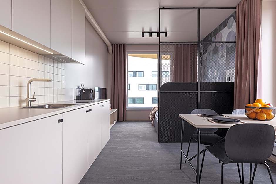 Hugo Apartment Hotel