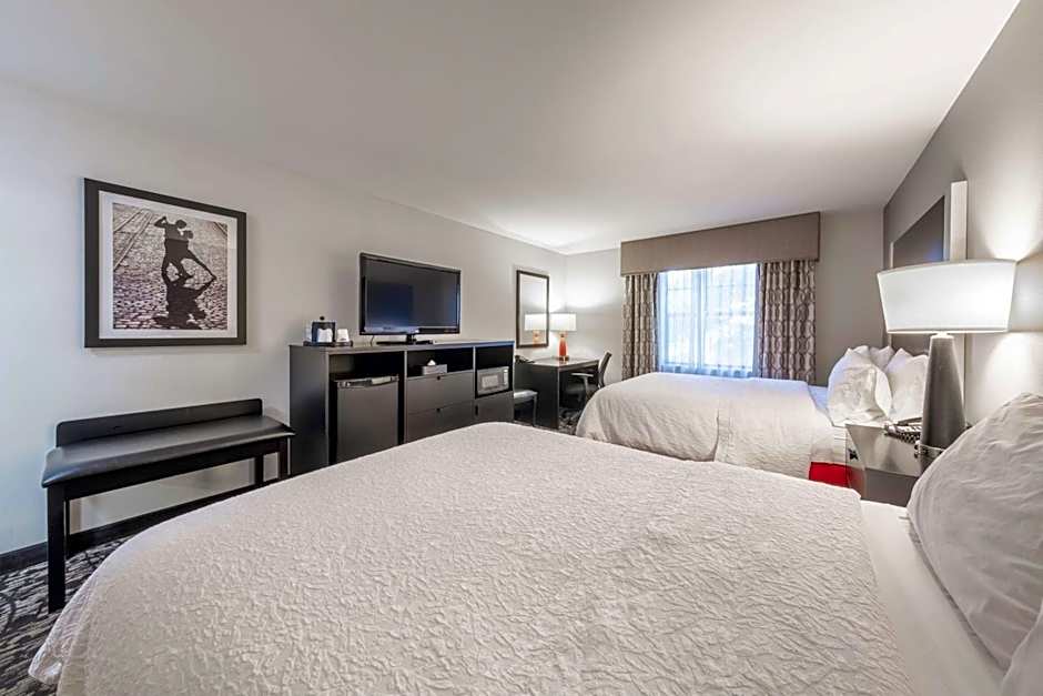 Hampton Inn & Suites DuPont