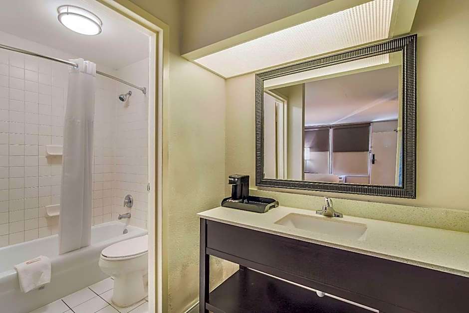 Clarion Inn & Suites