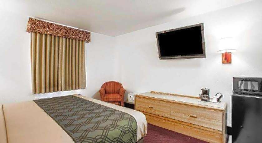 Econo Lodge Truman Inn