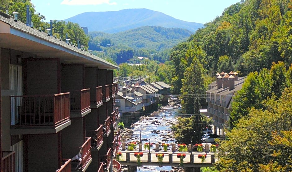 Baymont by Wyndham Gatlinburg On The River