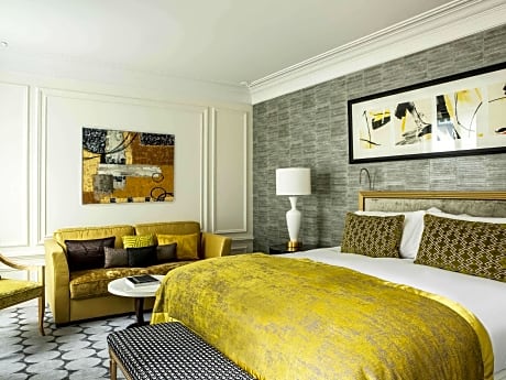 JUNIOR SUITE - elegant room overlooking the garden with lounge area - Didier Gomez design