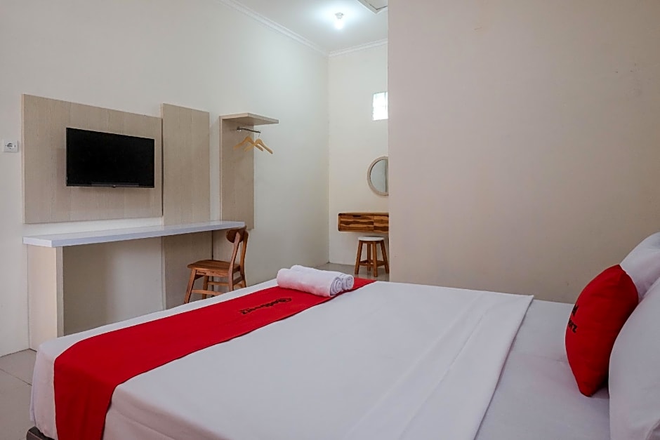 RedDoorz Plus Syariah @ Hotel Indonesia Kajen