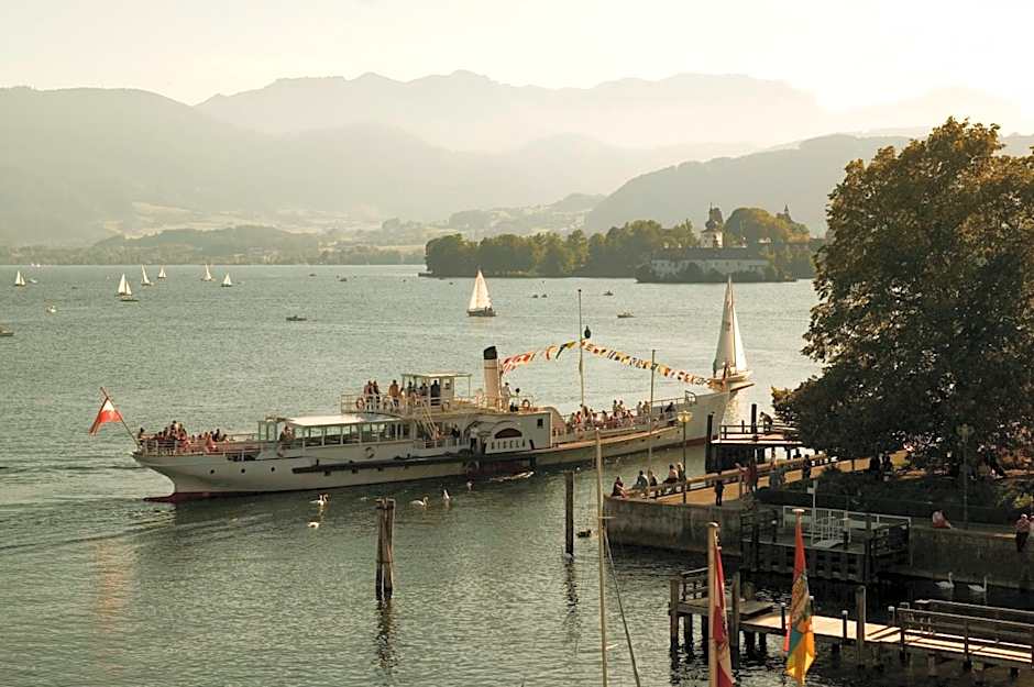 Keramikhotel Goldener Brunnen
