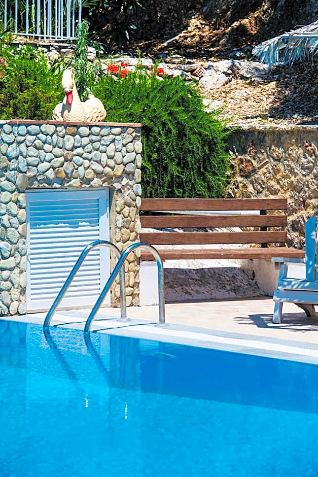 Ponti Beach Hotel