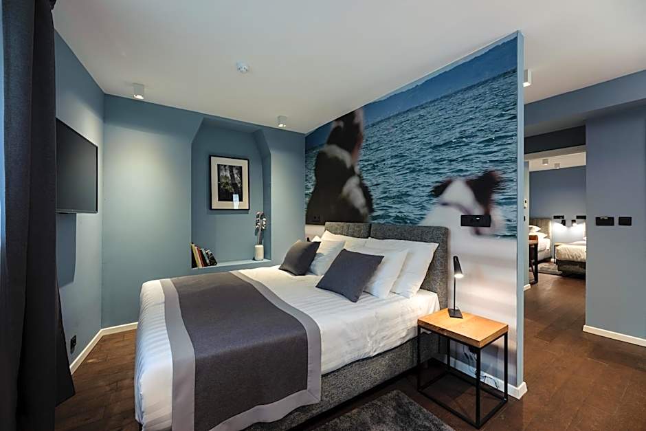 Camera Hotel