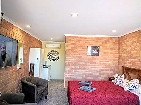 Suite 3 Queen Bed Non-Smoking