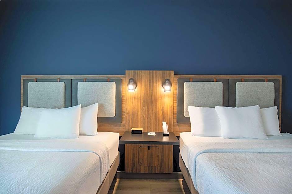 La Quinta Inn & Suites by Wyndham Chattanooga Downtown/South