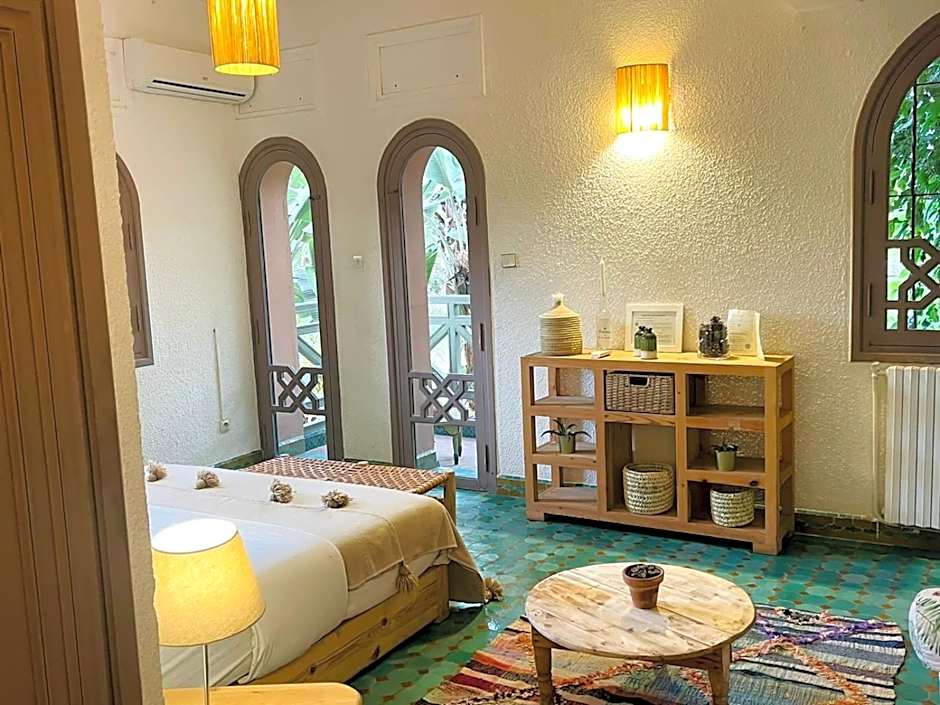 La Vie En Rose - Horses & Dogs House