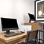 Holiday Inn Express & Suites Woodside LaGuardia Airport By IHG