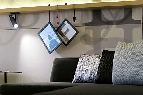 Premier Suite, M Club lounge access, Suite