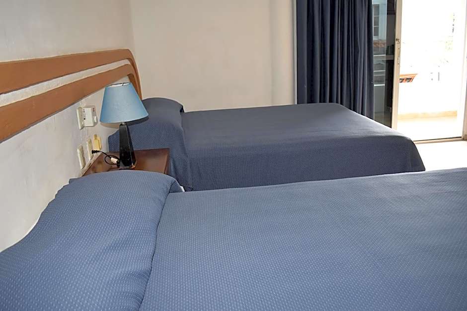 Hotel Plaza Almendros