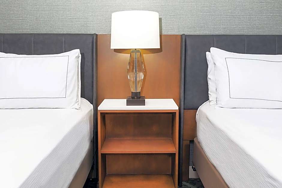 DoubleTree By Hilton Hotel Tulsa At Warren Place