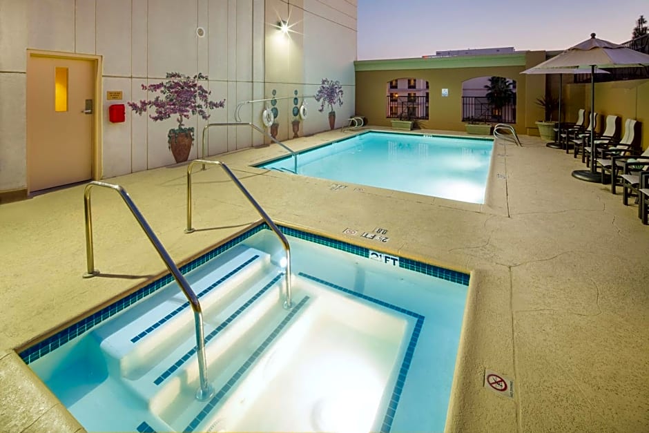 Hotel Zessa Santa Ana - a DoubleTree by Hilton