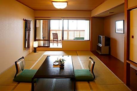 Superior Japanese-Style Room with Private Bathroom and Sea View